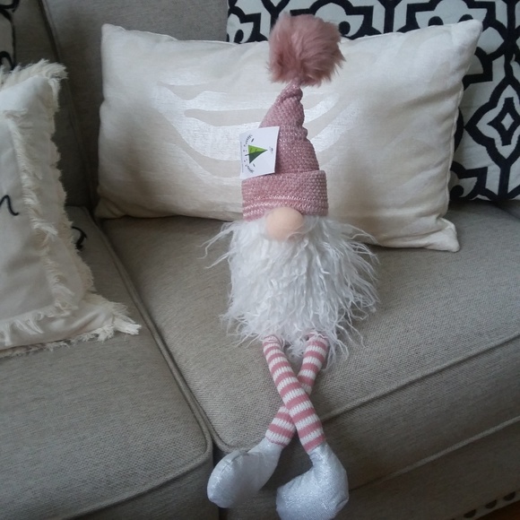 Boutique Other - NWT! ADORABLE Sitting GNOME FAUX FUR Pink POM POM